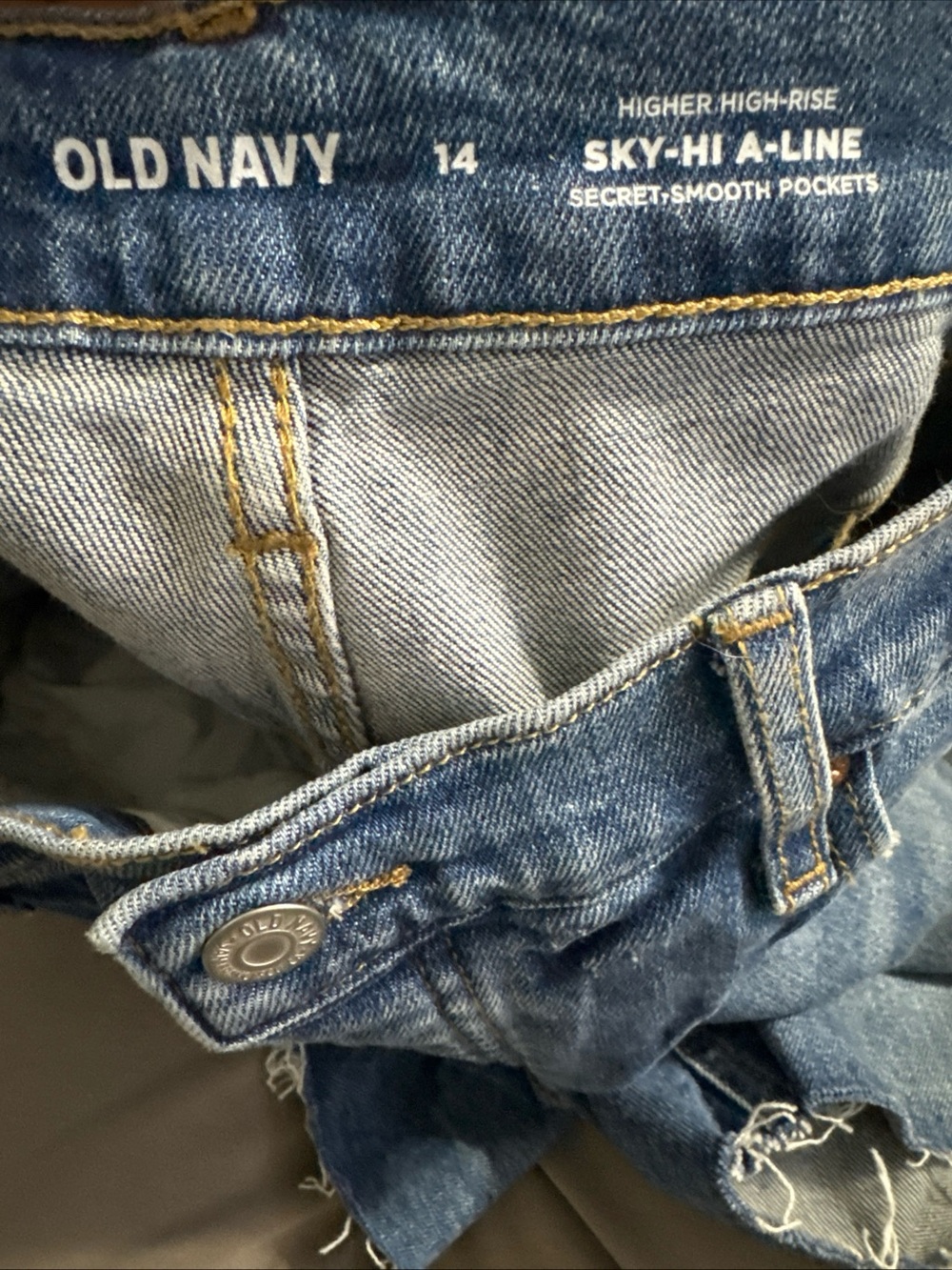 Old Navy Denim Jean Shorts Women’s Size 14 Sky-Hi A-Line High Rise Cutoff - Picture 6 of 7